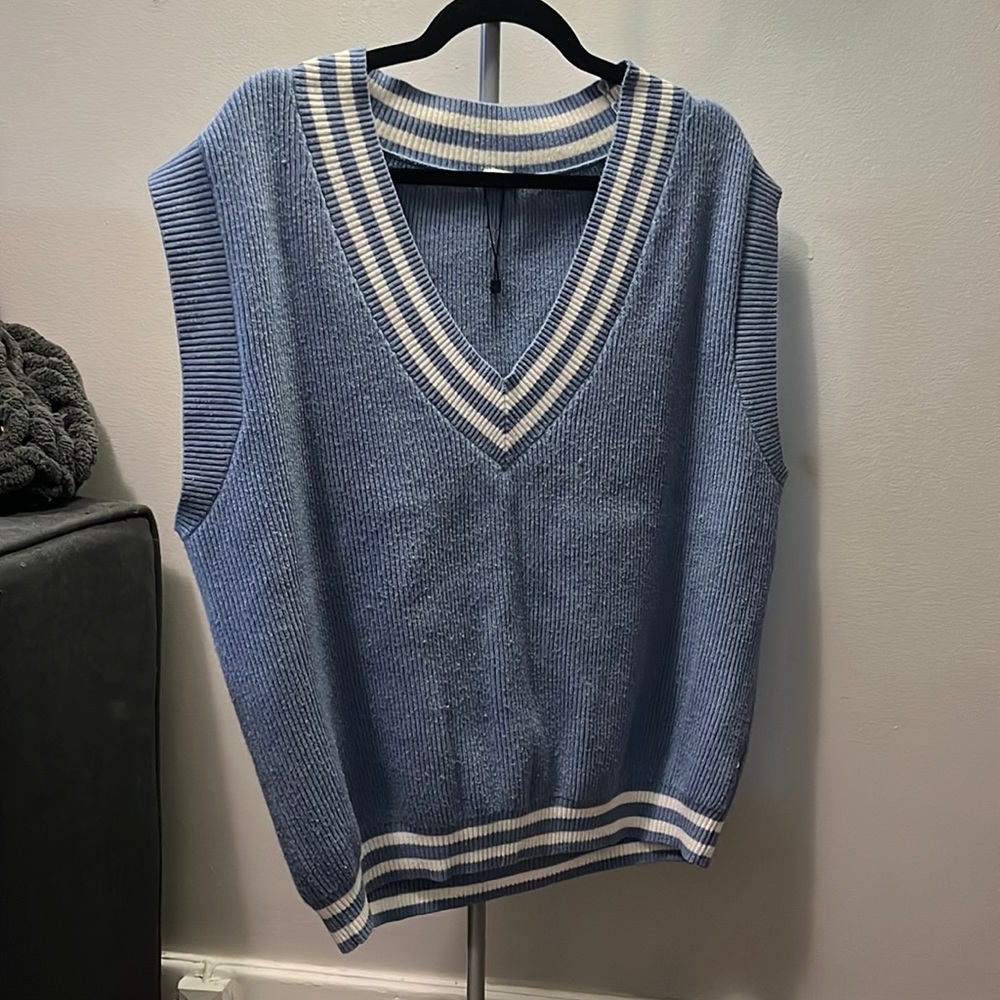 Sweater vest - Picture 2 of 3